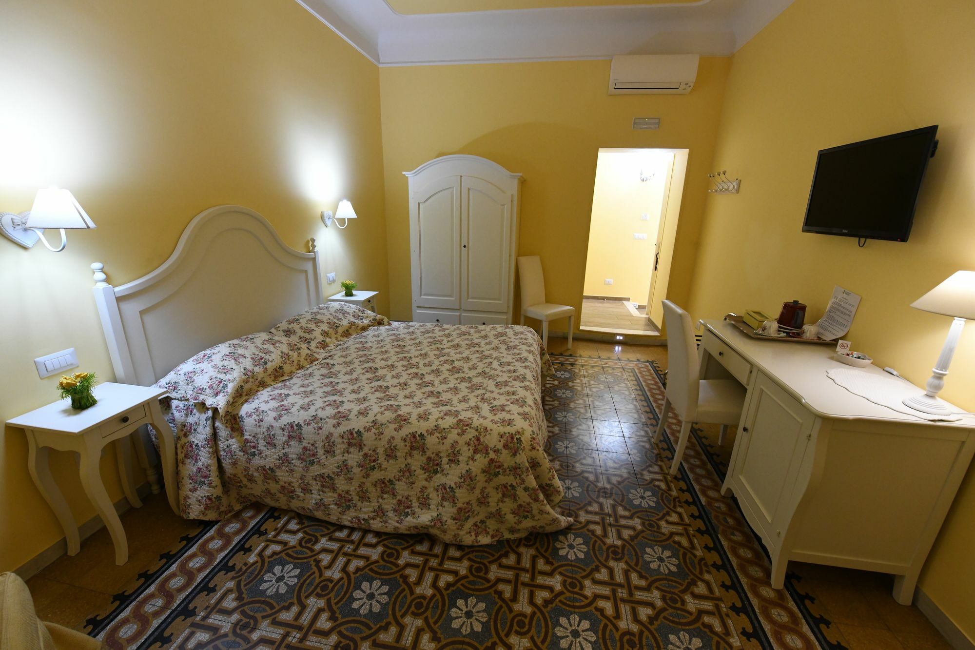 Qt Suites Roma Esterno foto
